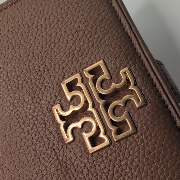 Tory Burch Britten Wristlet - Picture 3 of 6